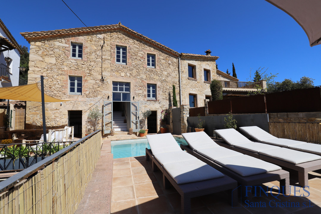 Castell d’Aro, Masía Reformada con piscina