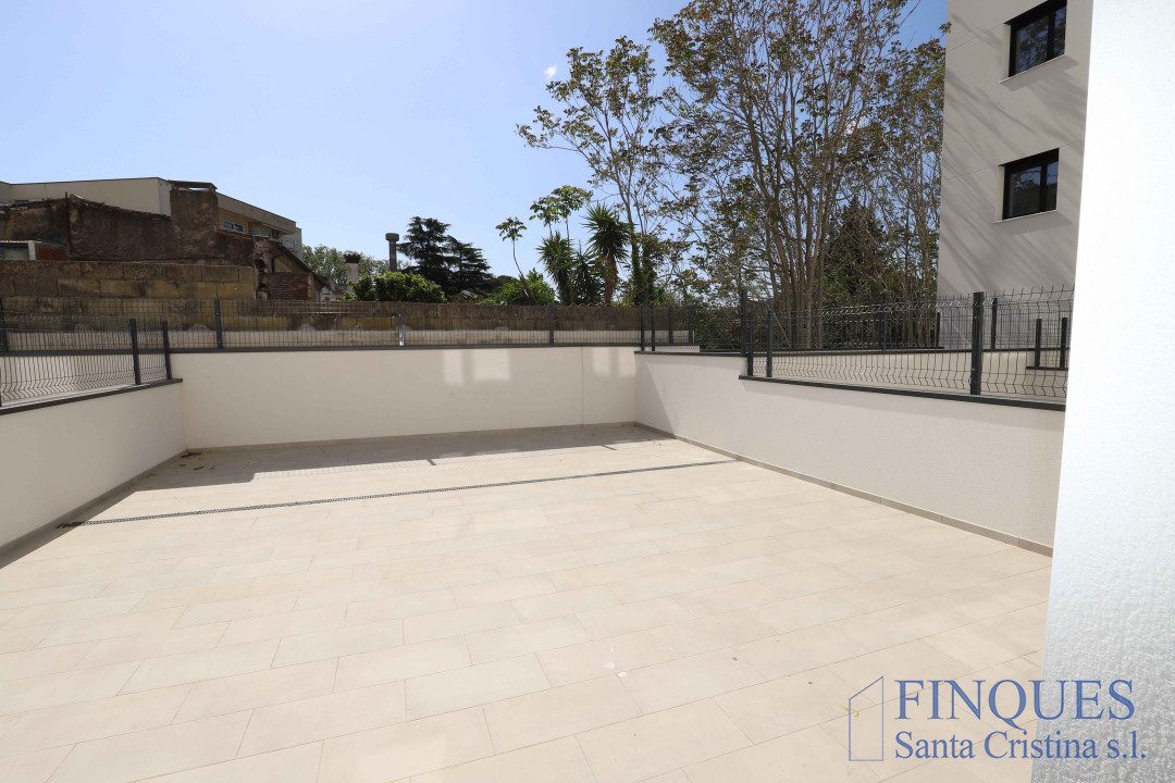 Planta baja de obra nueva con espectacular patio de 60 m²